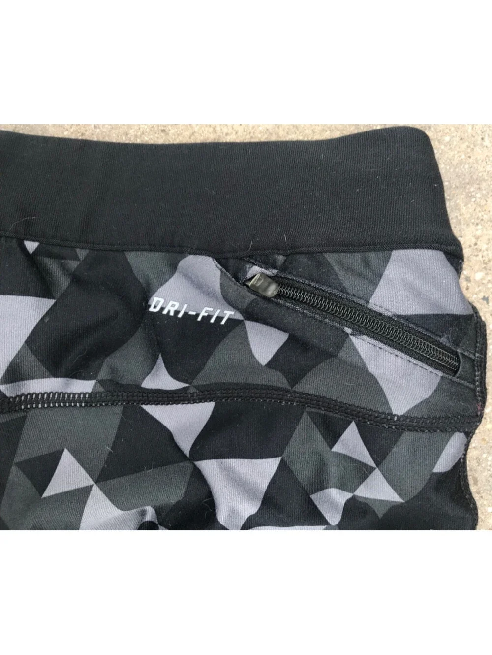 Nike Womens Running Yoga Training Capri Tights Dri-Fit Triangle Print S Grey/Blk